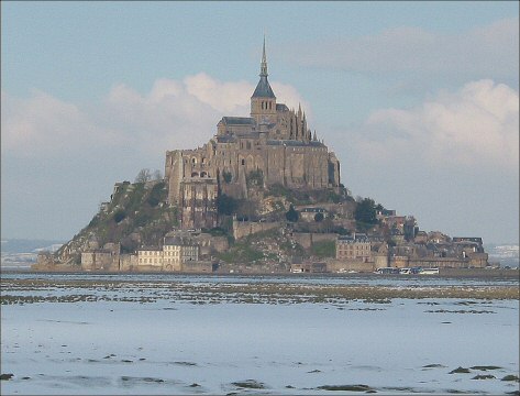 Mont Saint Michel in neve